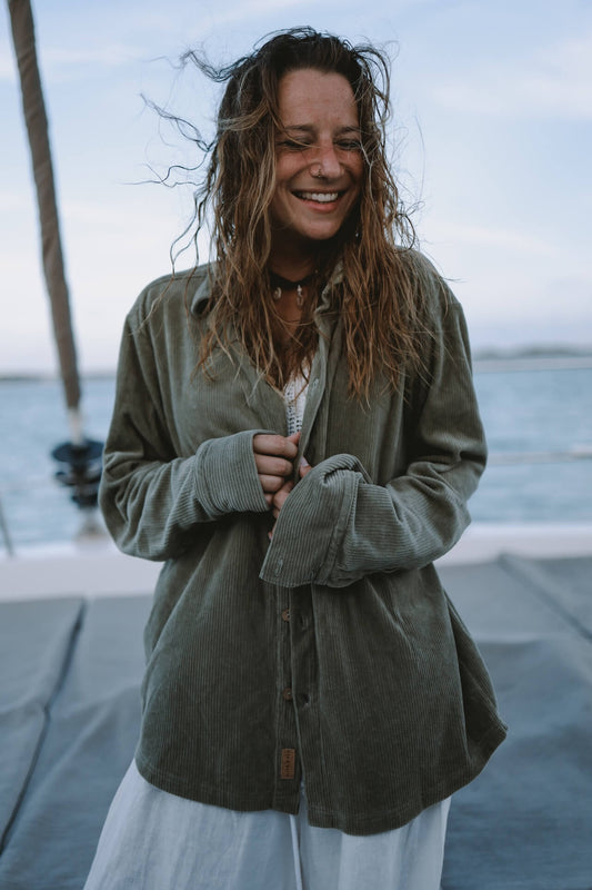 UNISEX Cord Hemd TAVIRA - Olive