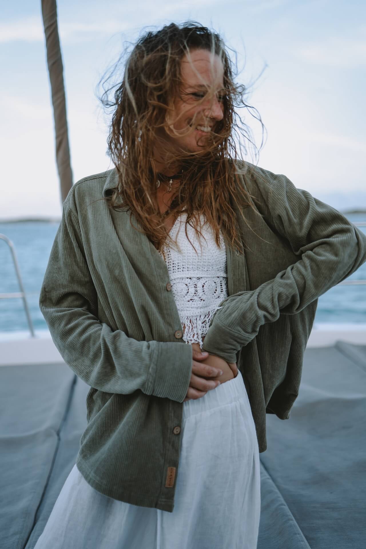 UNISEX Cord Hemd TAVIRA - Olive
